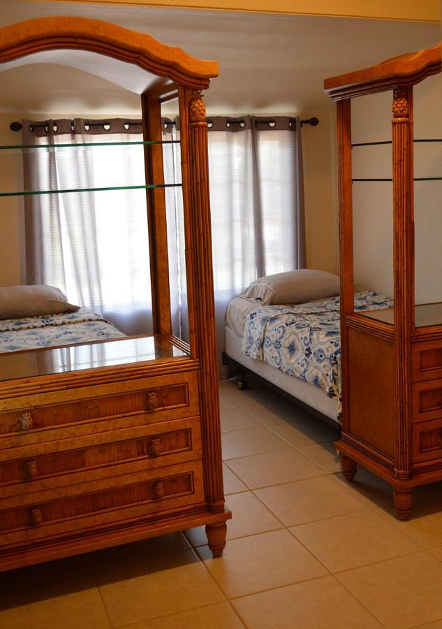 Хостел The Lahaina Beach House Екстер'єр фото